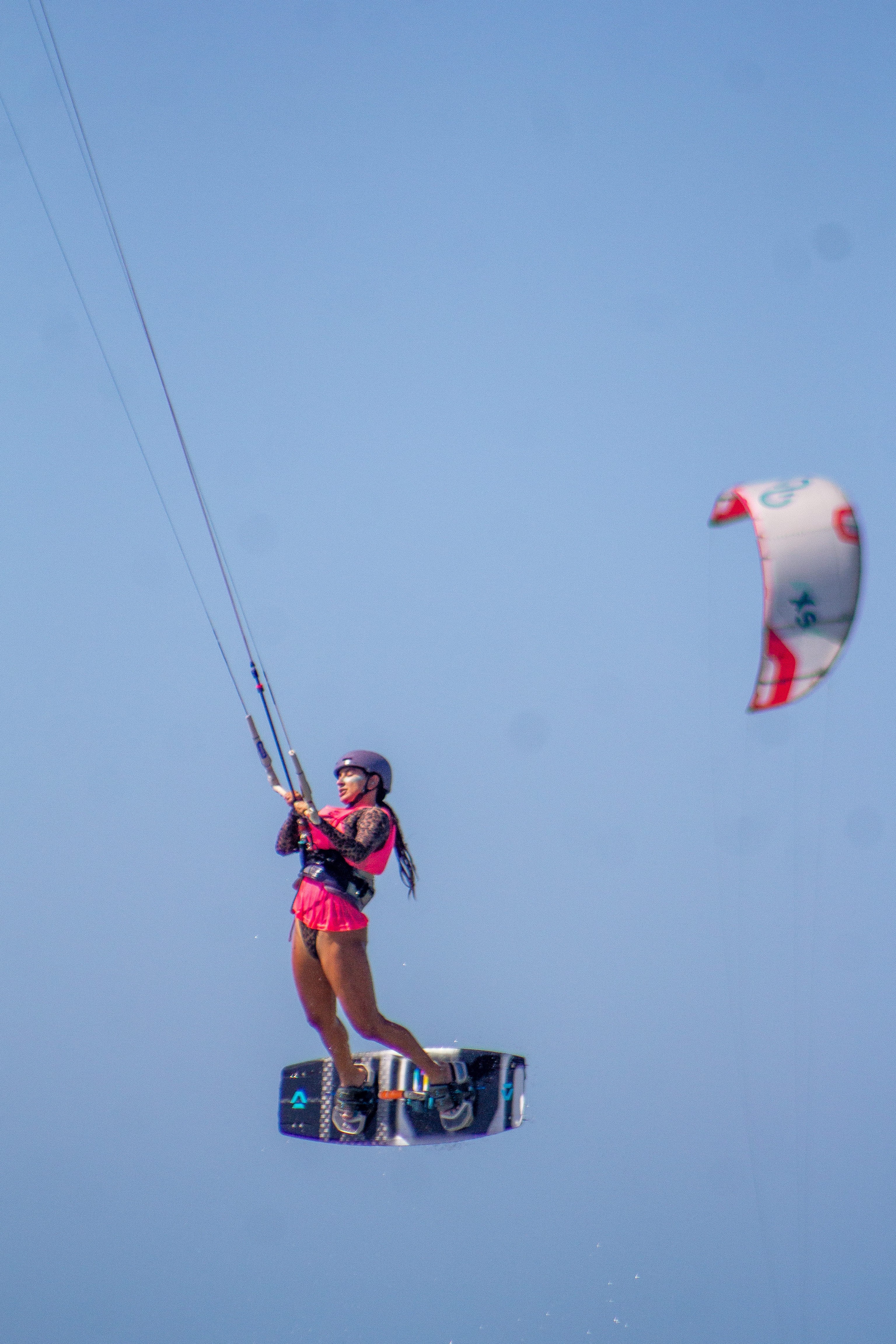 Evento com presença feminina no kitesurfe ocorre em Acaraú