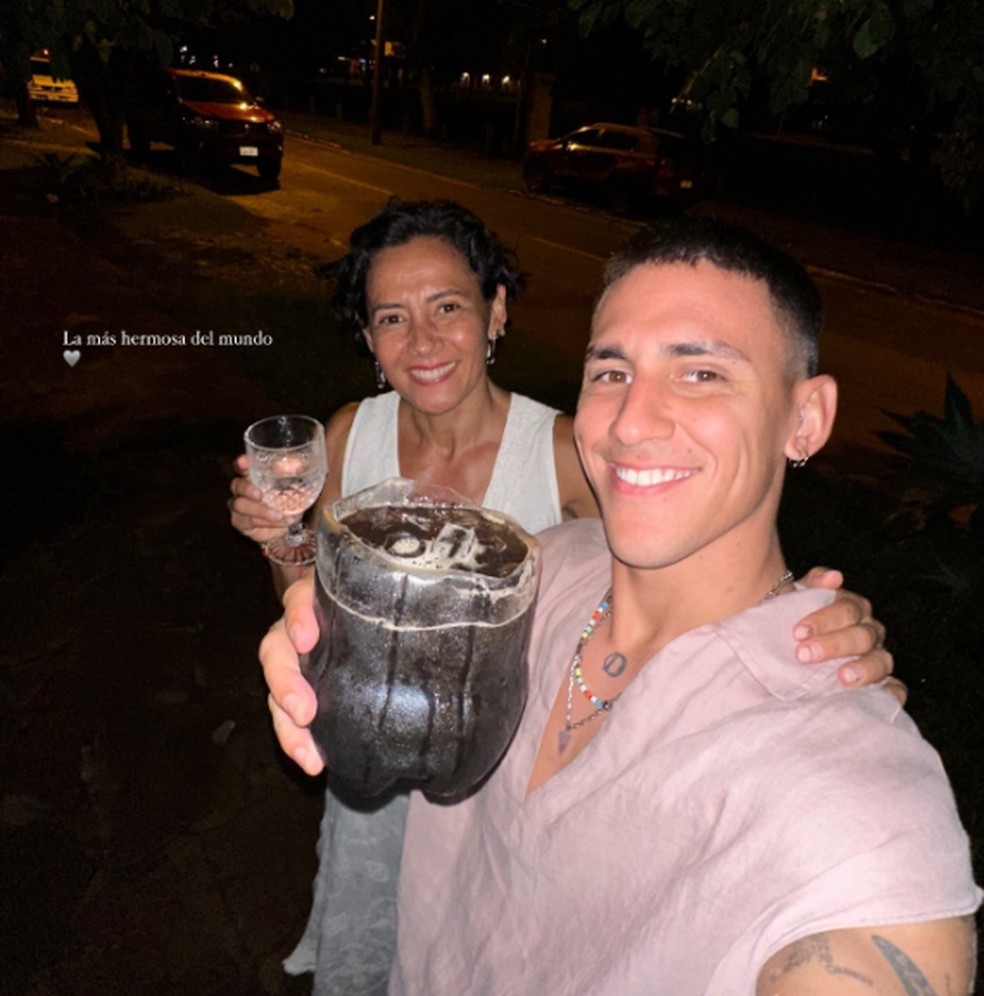 Matías Rojas, do Corinthians, com a mãe na Argentina — Foto: Instagram/Reprodução