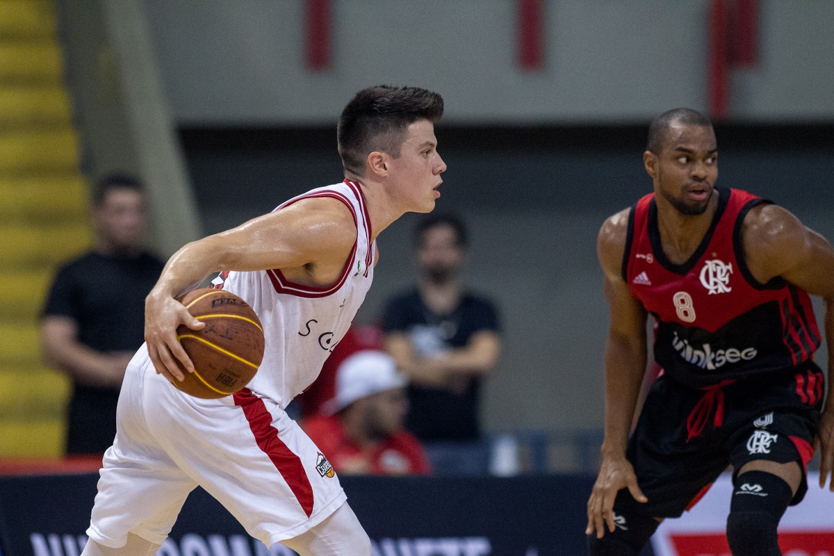 Na briga pela liderança, Flamengo recebe o Basquete Cearense na Arena ...