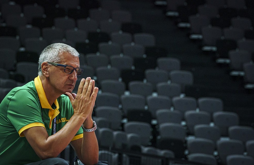 Novo técnico do Brasil convoca Varejão, Georginho e um da NBA em