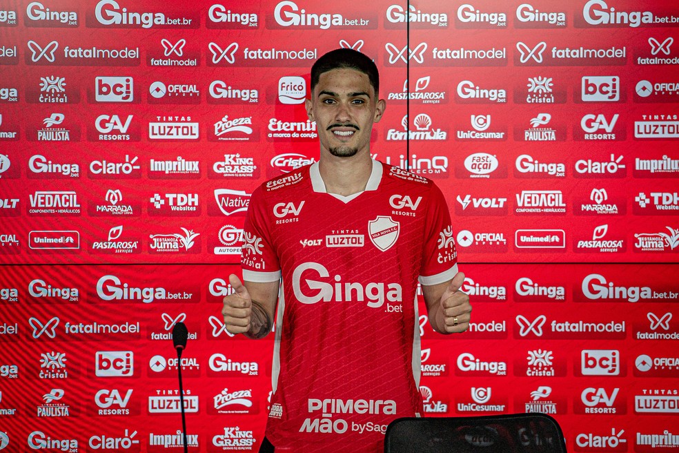 Enzo chega ao Vila para disputar a Série B — Foto: Roberto Corrêa/VNFC