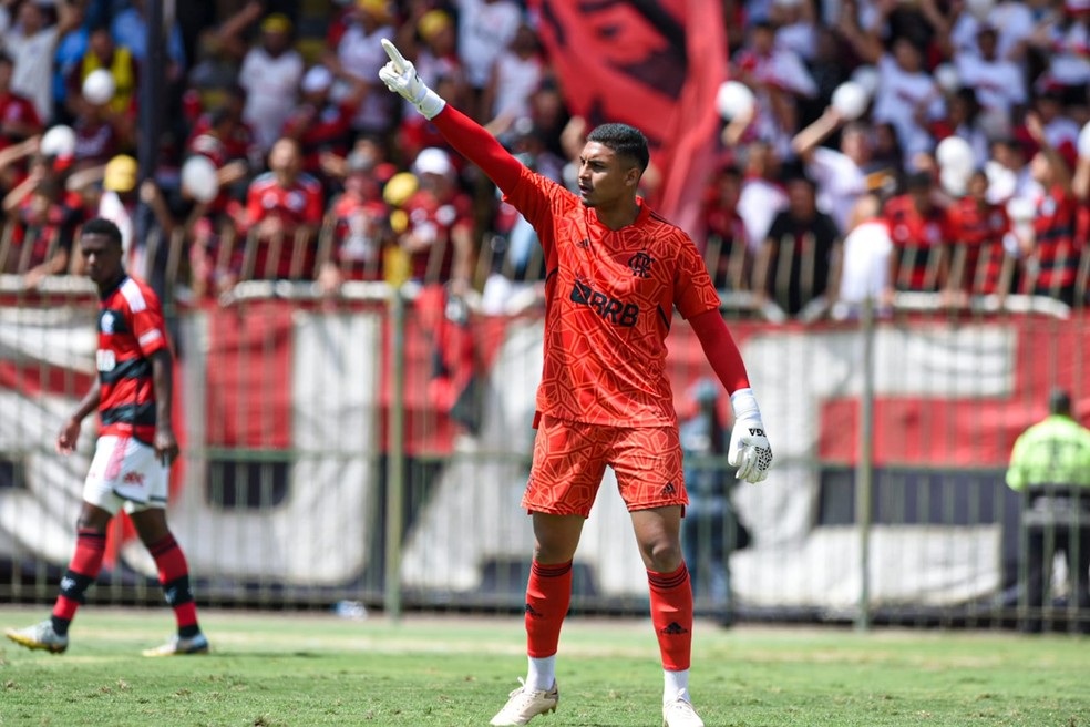 Dyogo Alves em ação pelo time sub-20 do Flamengo