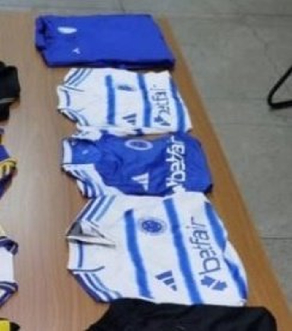 Vaza imagem da camisa número 2 do Cruzeiro para 2025 — Foto: Reprodução