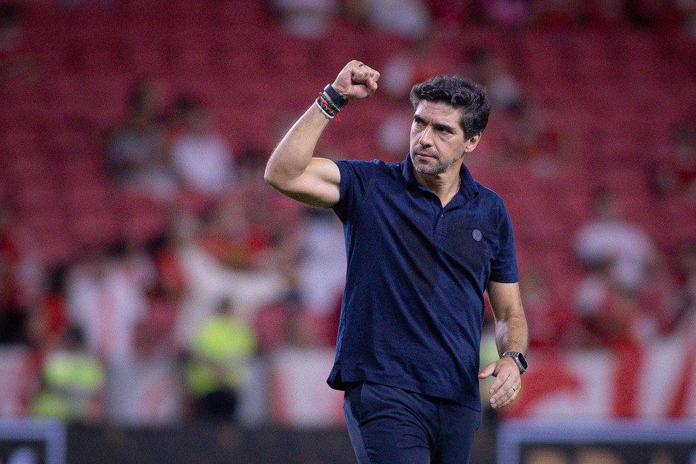 Abel Ferreira após a vitória do Palmeiras sobre o Internacional — Foto: Maxi Franzoi/AGIF