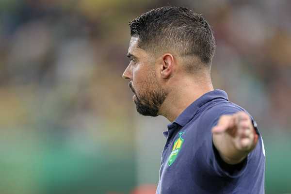 Chegada de António Oliveira ao Corinthians é aguardada para esta quinta-feira.