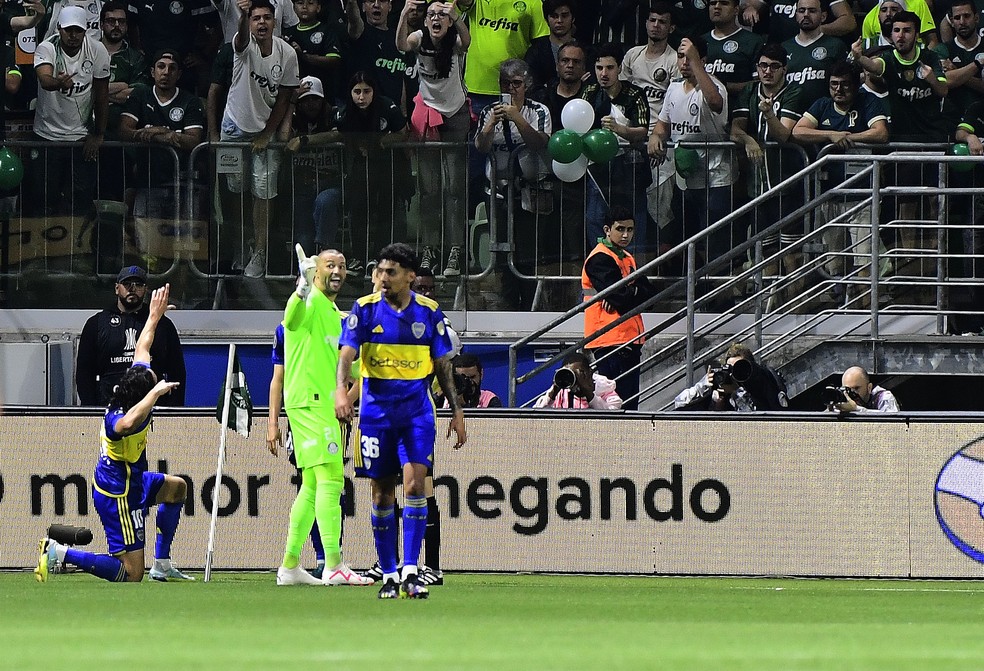 Palmeiras x Boca Juniors, gol de Cavani — Foto: Marcos Ribolli