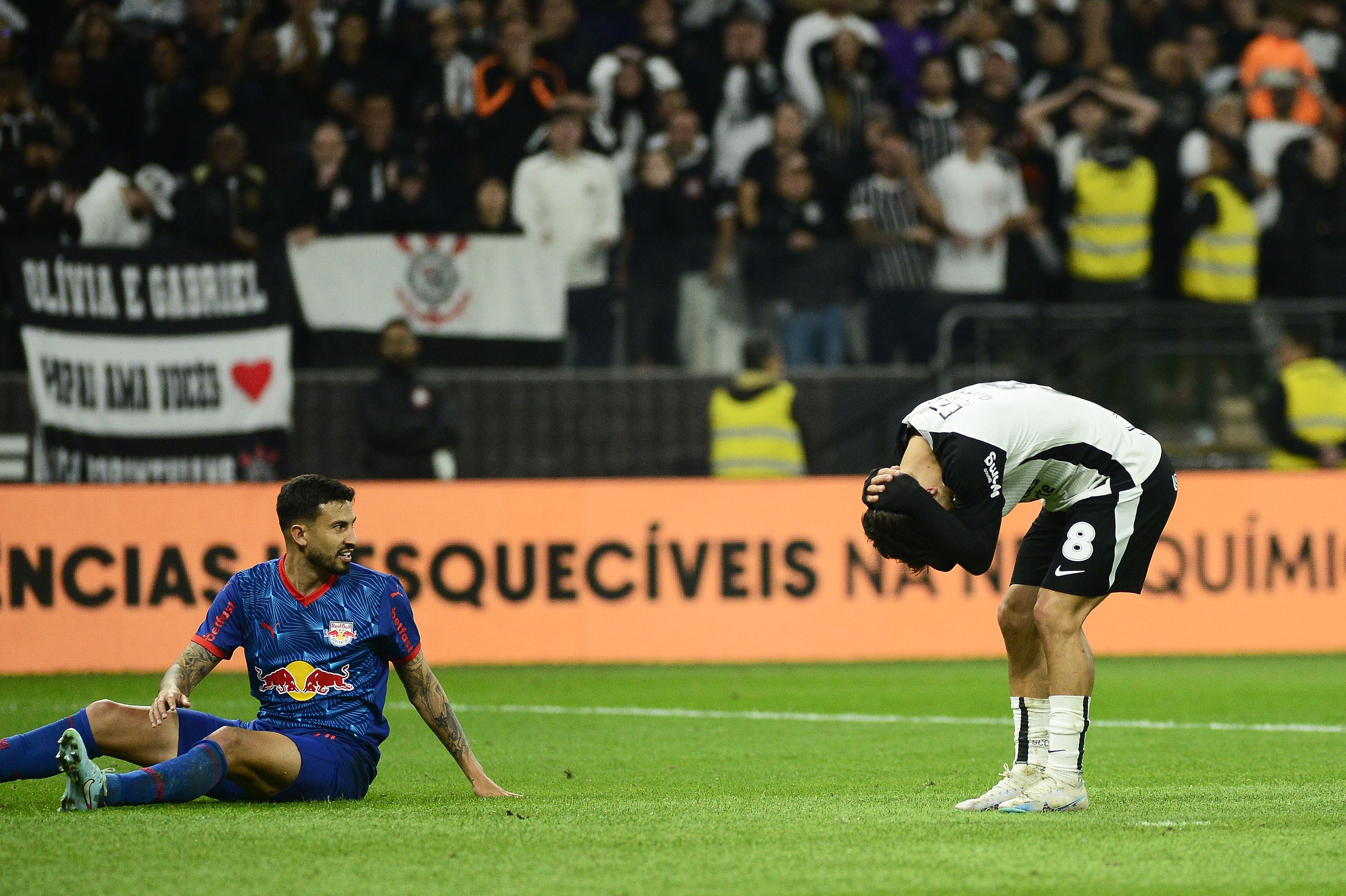 QUAL SUA OPINIÃO? Corinthians precisa de reforços imediatos para garantir força no Brasileirão
