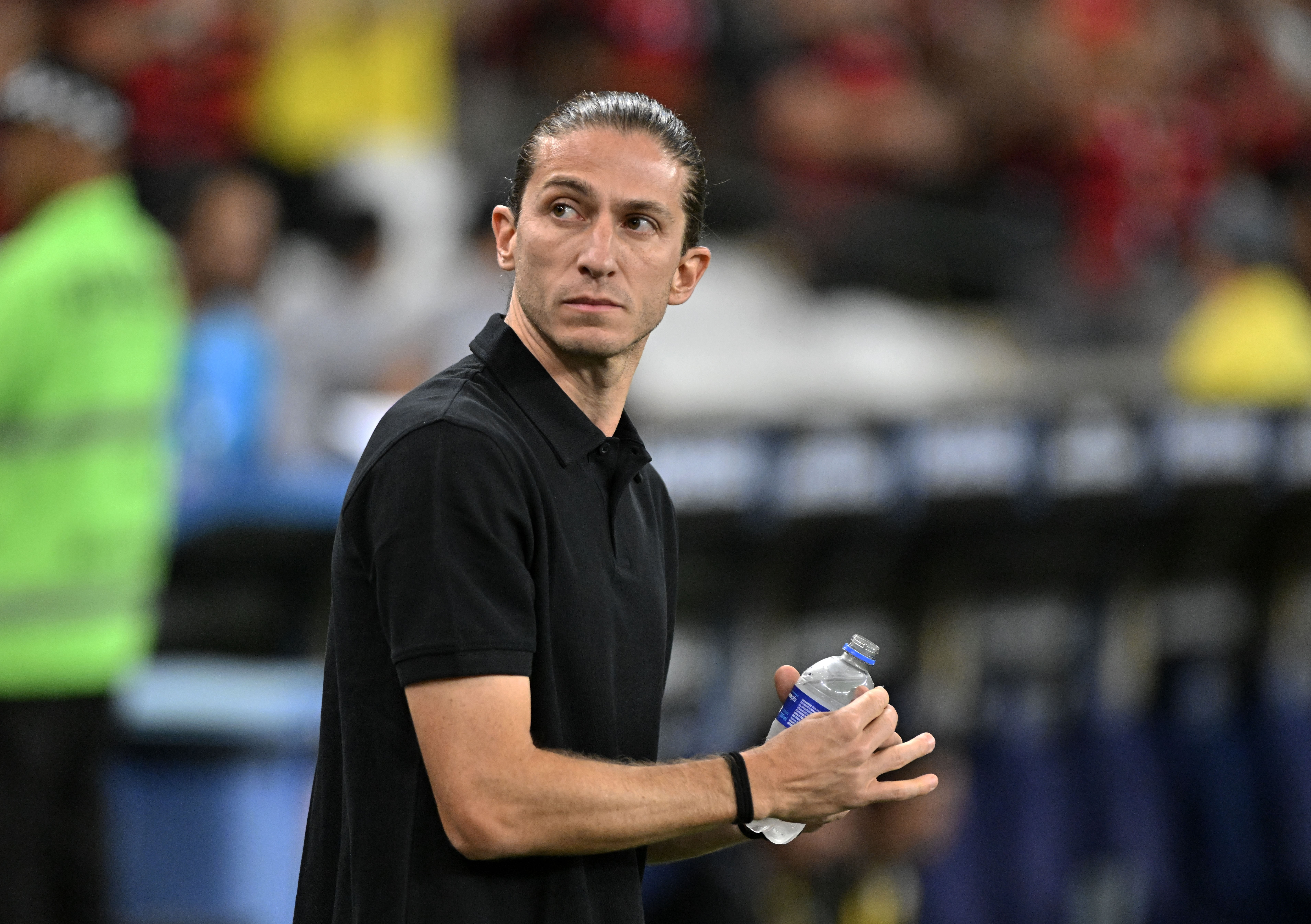 Dificuldade do Flamengo contra Táchira: Filipe Luís cita presença maciça na área