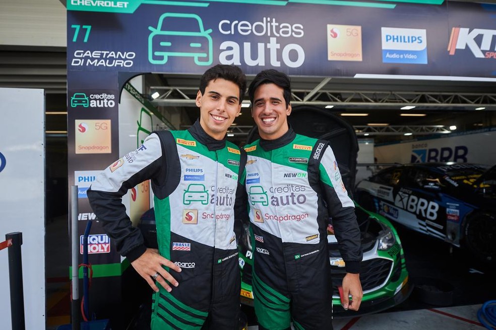 Gabriel Bortoleto e Gaetano Di Mauro na corrida de duplas da Stock Car, em 2022 — Foto: Duda Bairros/Stock Car