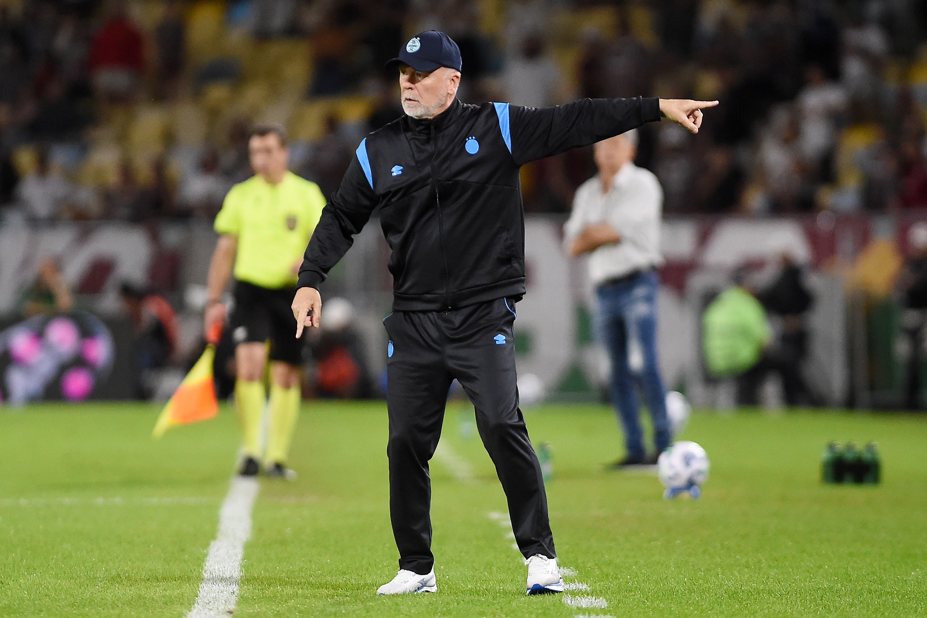Mano diz que gol sofrido pelo Grêmio foi ridíciulo e pede coragem