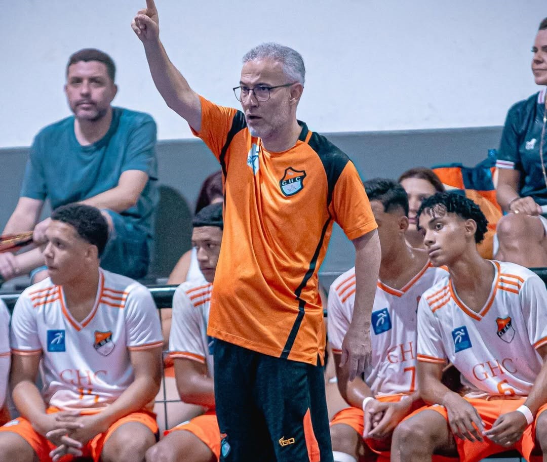 Técnico Giuliano Ramos renova vínculo e segue técnico da seleção brasileira de handebol juvenil