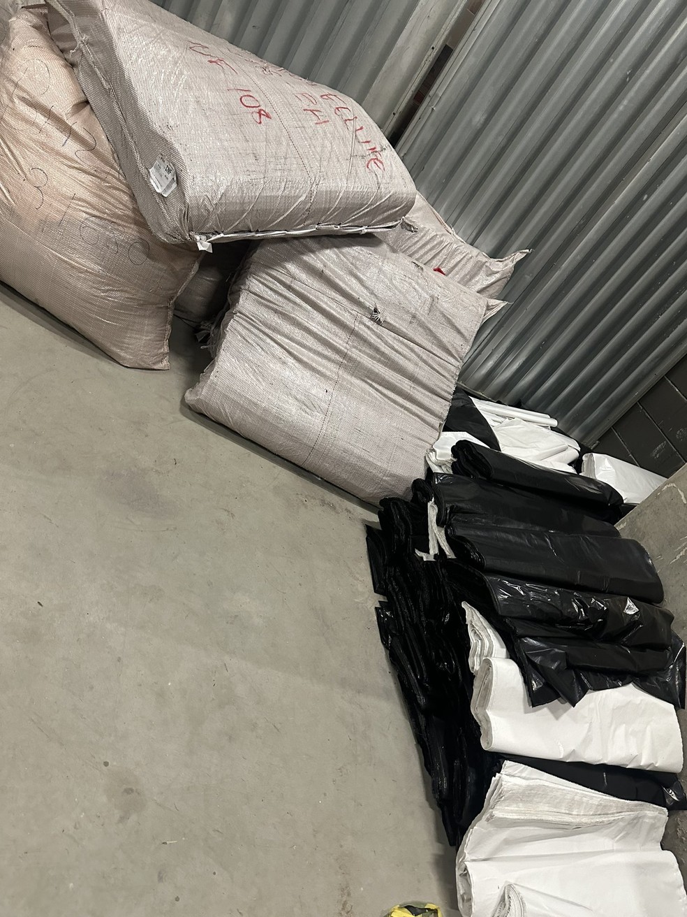 Durante a semana, torcedores têm organizado todo o material