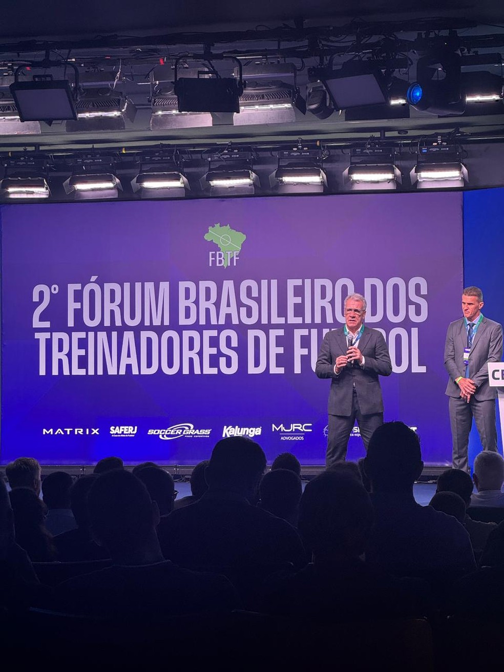 Alfredo Sampaio durante fórum dos treinadores brasileiros.