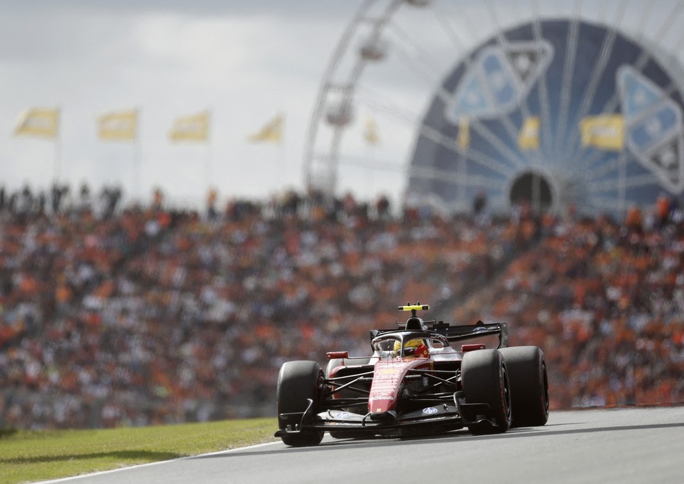 Lewis Hamilton durante o GP da Holanda de F1 2026 — Foto: Benoit Tessier/Reuters