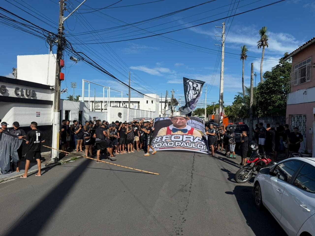 Organizada do Ceará protesta contra presidente após déficit milionário