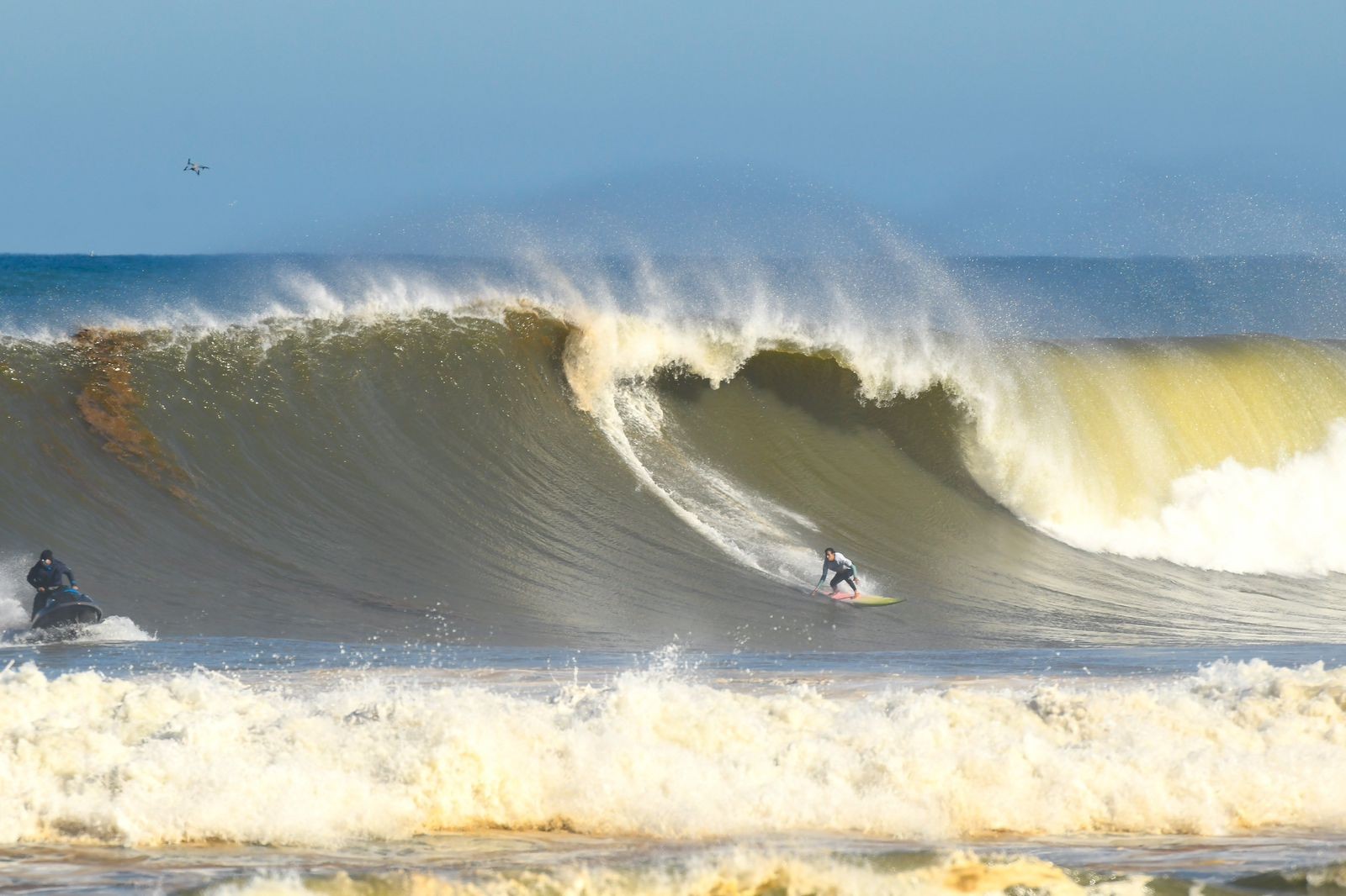 Ondas gigantes em Laguna ganham mais tempo para acontecer