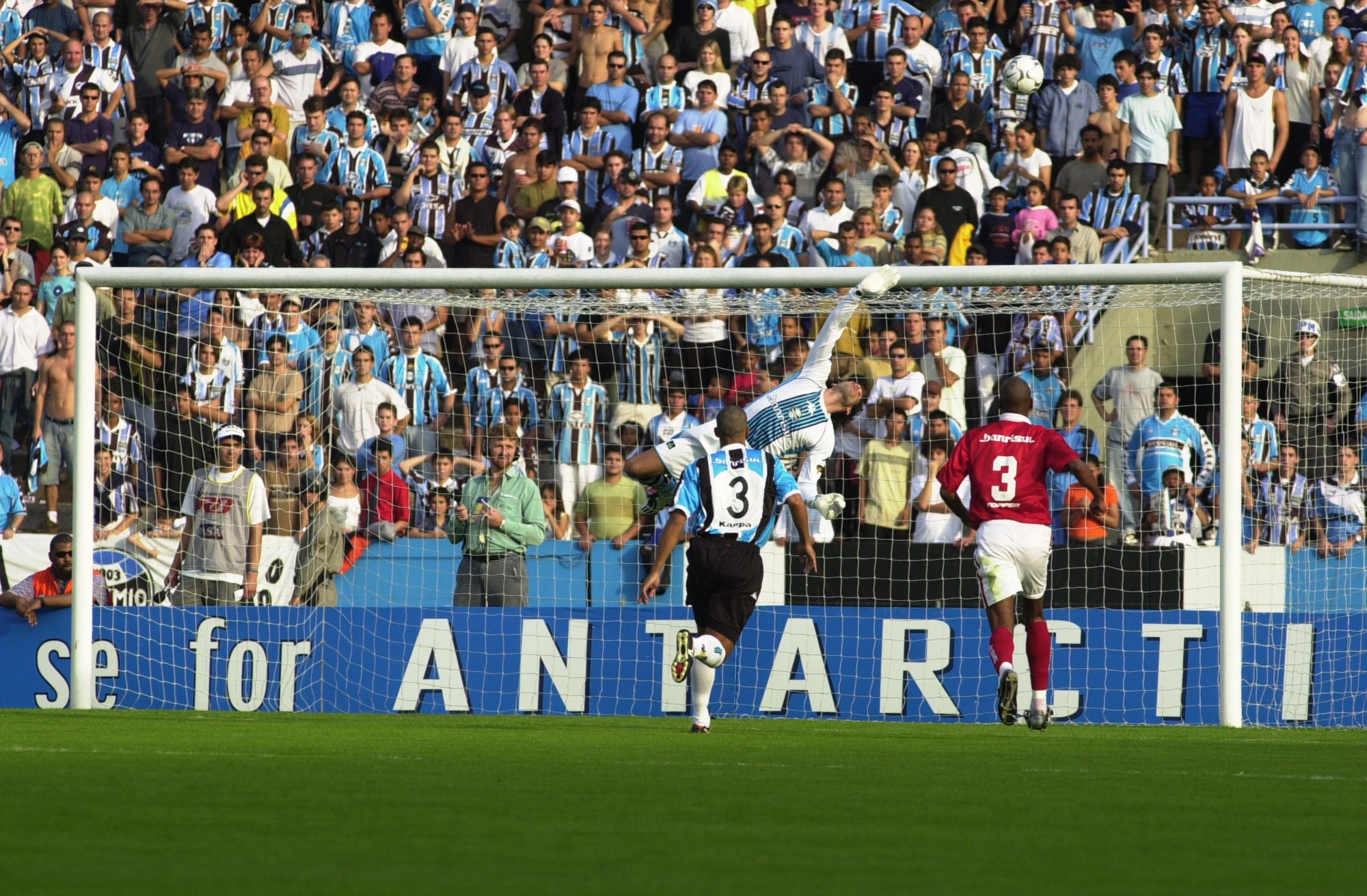 Ídolo do Grêmio revela bastidores do Gre-Nal eternizado como "Danrlei 0x0 Inter"