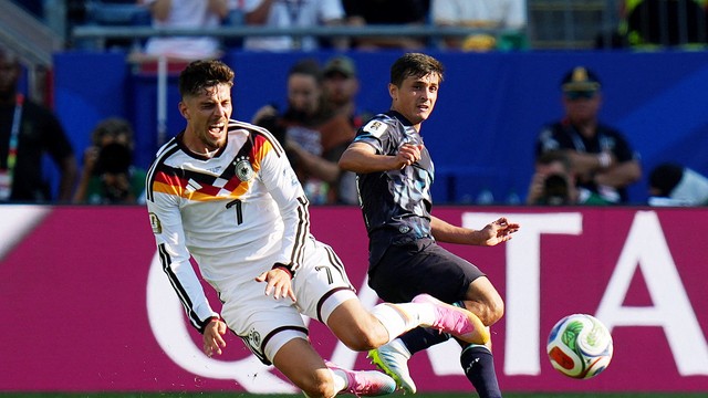 Kai Havertz (ALE) e Andres Cubas (PAR) em Alemanha x Paraguai
