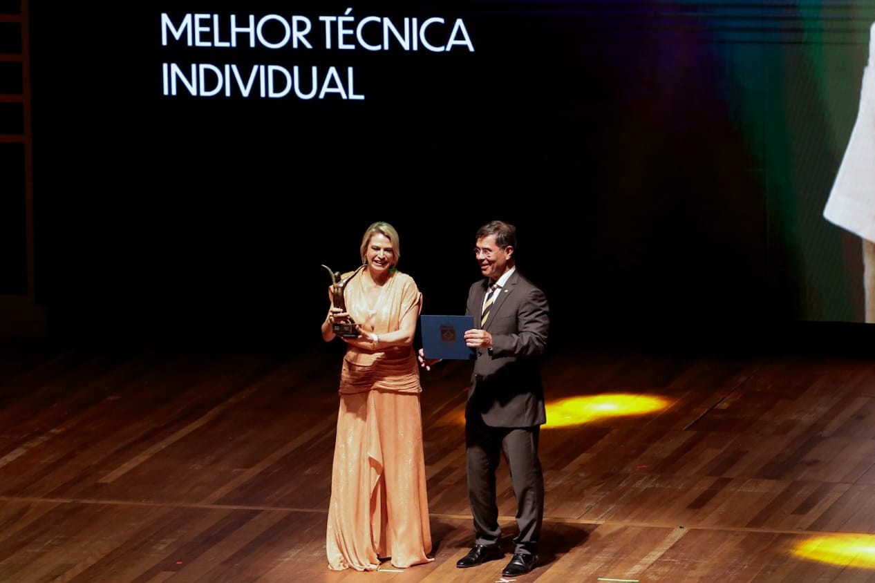 pr-mio-de-melhor-treinadora-para-camila-ferezin-coroa-ano-hist-rico-da