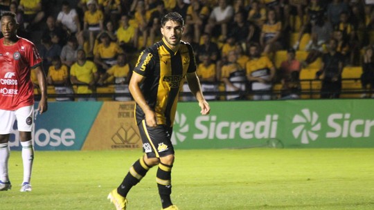 Após cirurgia, João Carlos deve voltar ao Criciúma em quatro semanas