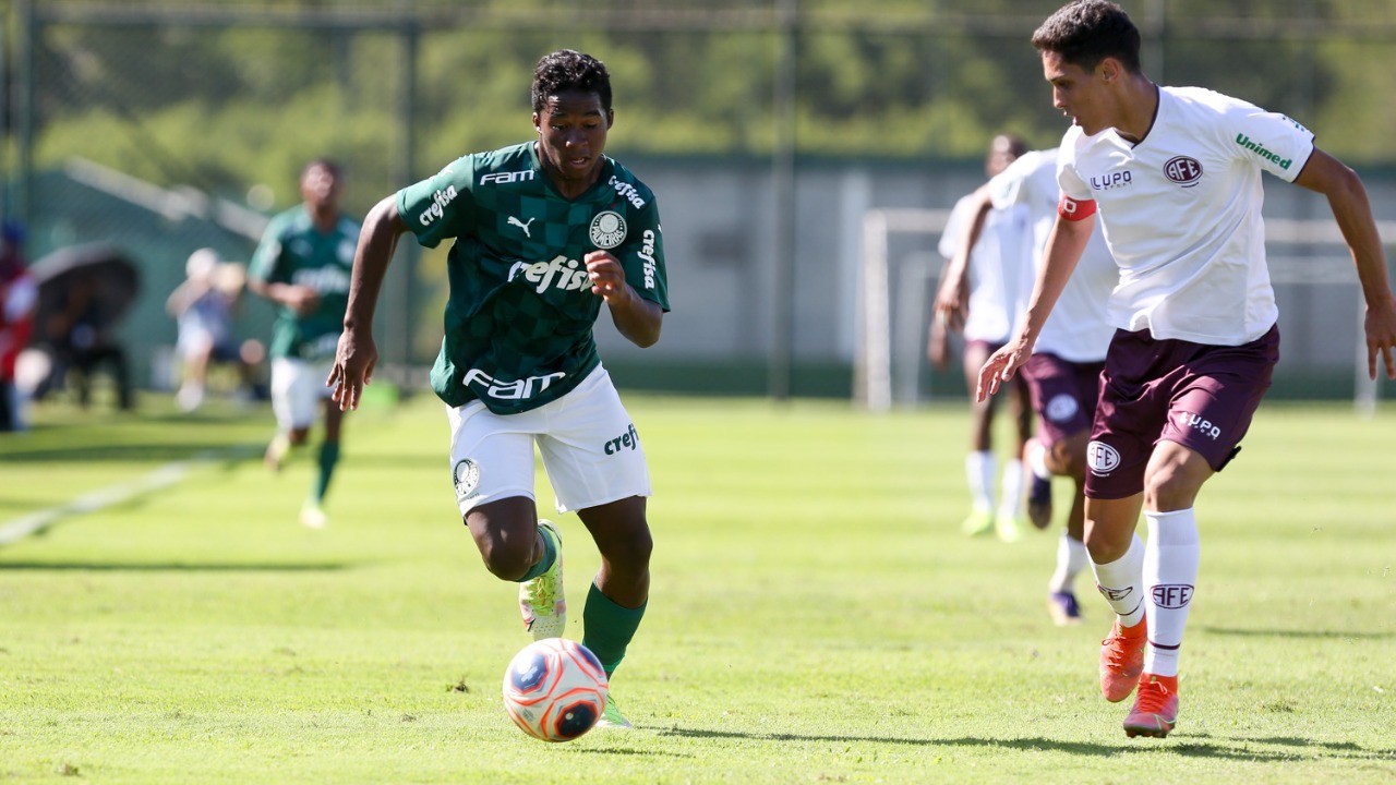 Desci e subi jogando”: Loureiro revela alívio com título do Botafogo e  explica cobrança no vestiário