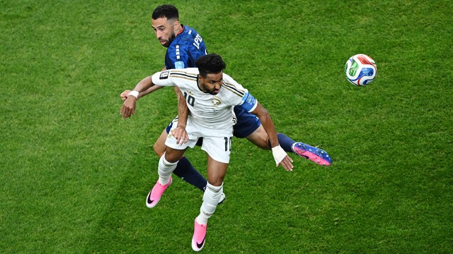 Salem Al-Dawsari e Pico Lopes em Cabo Verde x Arábia Saudita