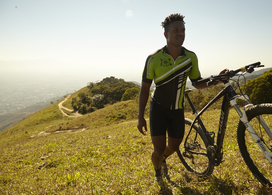 Apaixonado por bike ator David J nior apresenta a Serra do Vulc o