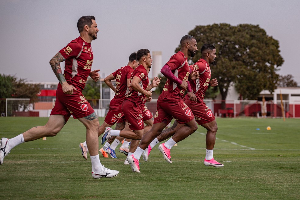 Jogadores do Vila Nova em treino no CT — Foto: Roberto Corrêa/Vila Nova F.C.
