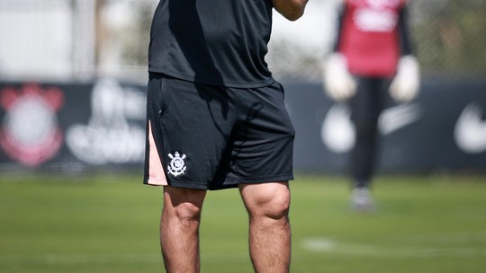 Treino do Corinthians: titulares ficam na academia, e reservas trabalham com garotos do sub-20