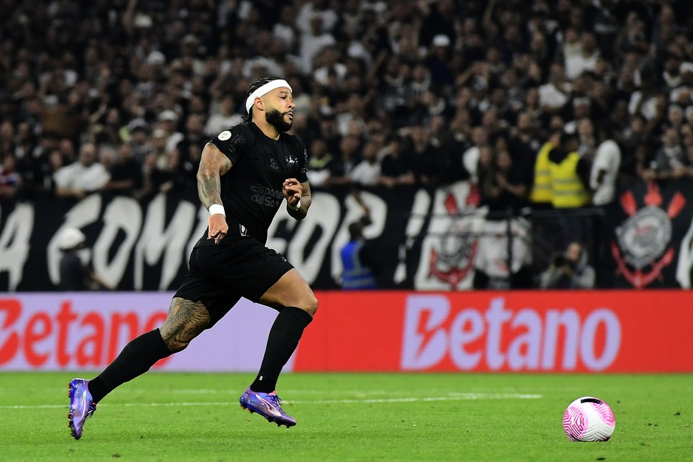 Corinthians x Athletico-PR, Memphis Depay — Foto: Marcos Ribolli