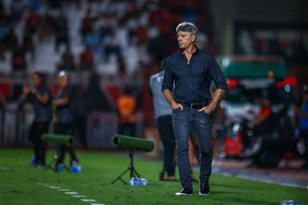 Enquete sobre permanência de Renato no Grêmio gera divisão entre torcedores