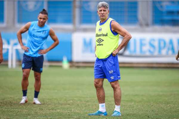 Renato define escalação titular do Grêmio em treino antes de duelo crucial.