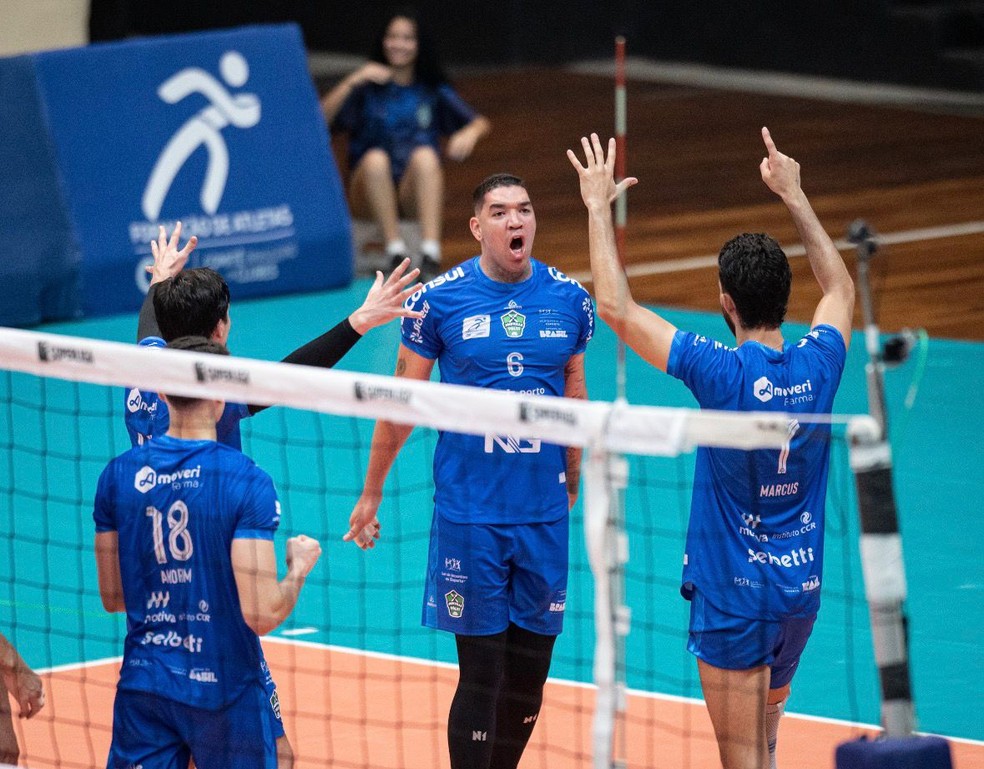 Central do Joinville Vôlei, Robert comemora ponto anotado em partida pela Superliga Masculina — Foto: Luiz Vieira