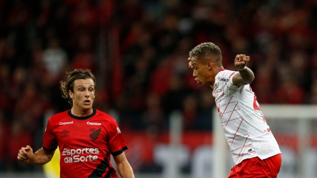 Athletico e Bragantino duelam pelo Campeonato Brasileiro