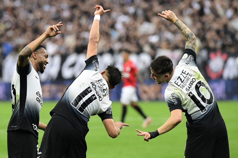 Gol de Romero em Corinthians x Atlético-GO — Foto: Marcos Ribolli
