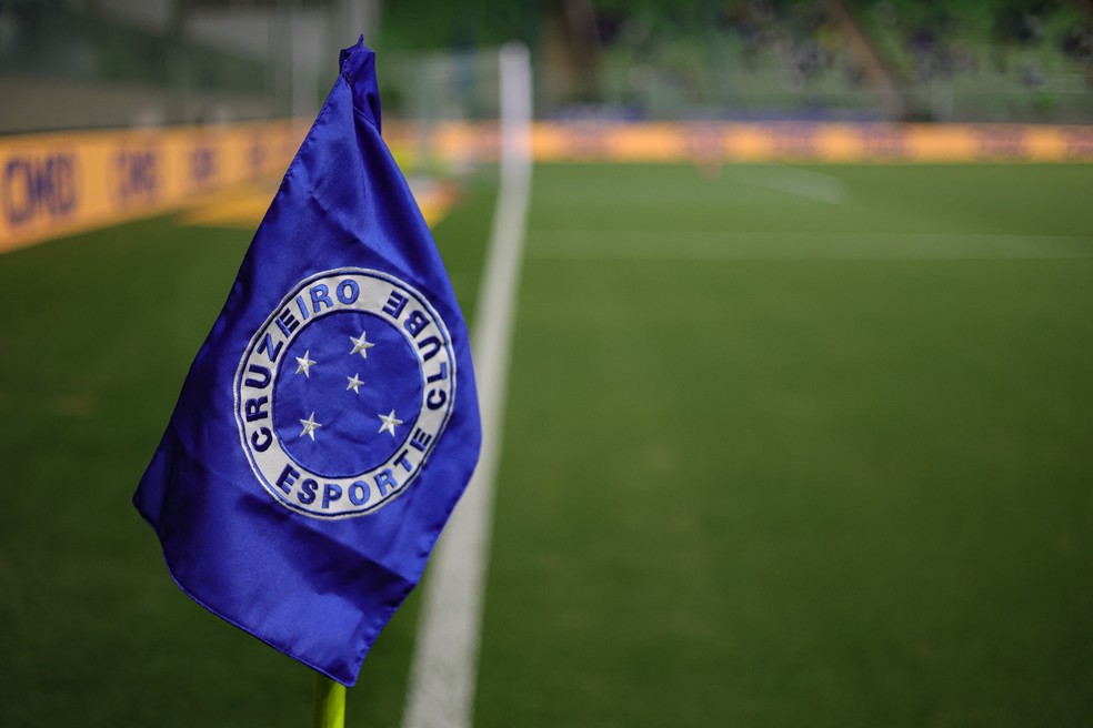 Cruzeiro; bandeira; escudo; Independência — Foto: Gilson Junio/AGIF