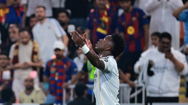 Vini Jr. comemora gol marcado pelo Real Madrid, contra o Barcelona, na decisão da Supercopa da Espanha