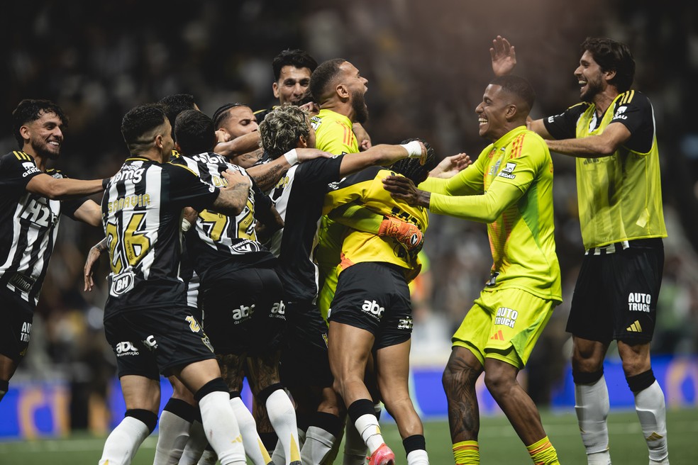 Everson comemora classificação do Atlético-MG nos pênaltis diante do Flamengo — Foto: Pedro Souza