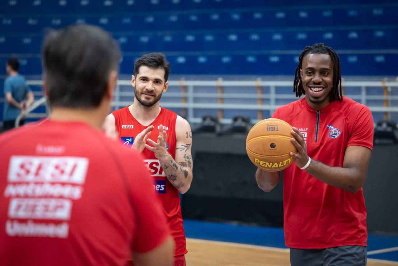 Vitinho elogia torcida do Franca em 1º contato com Pedrocão: "Surreal"