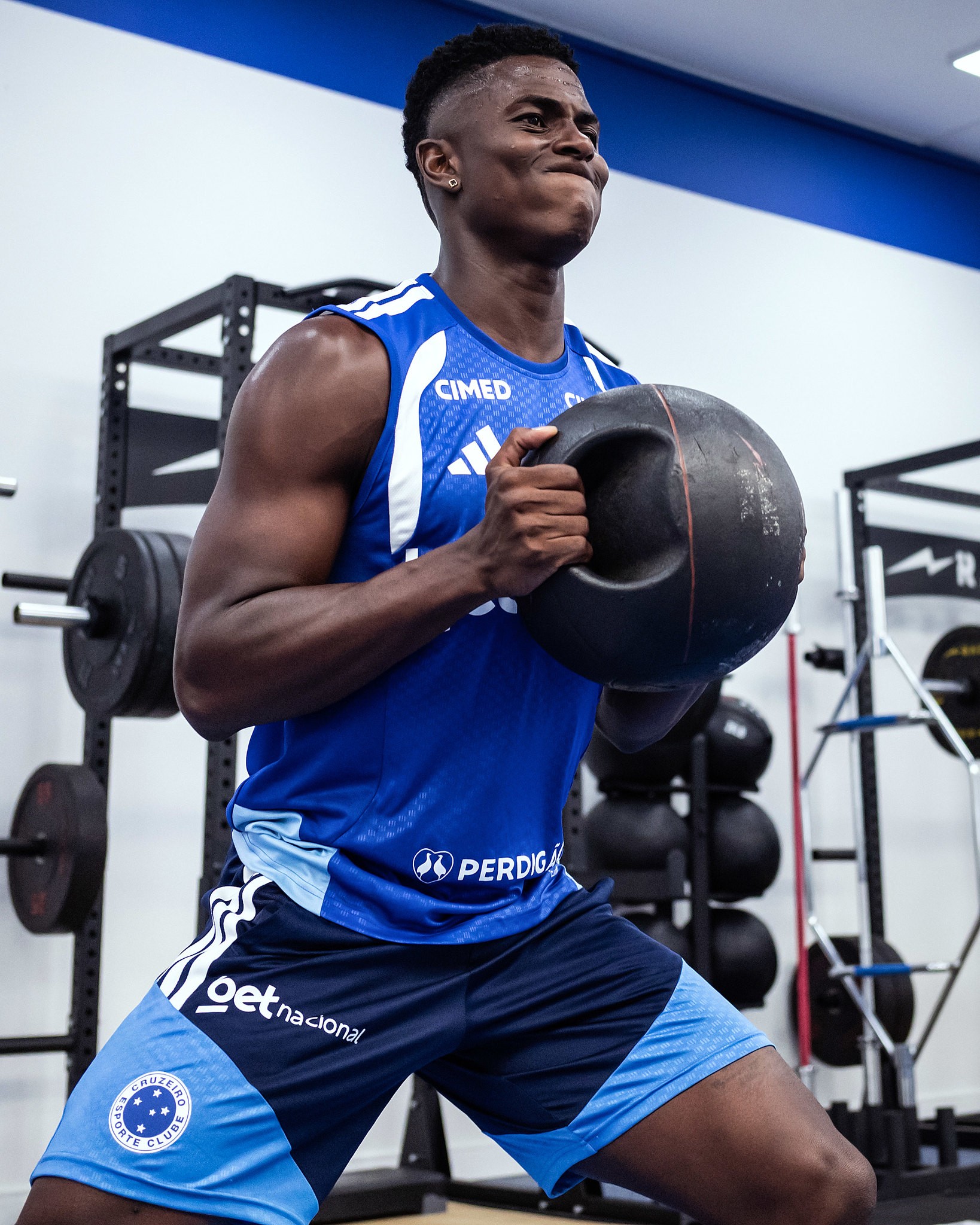 Novidades sobre Néiser, Matheus Henrique e Sinisterra no Clássico do Cruzeiro.