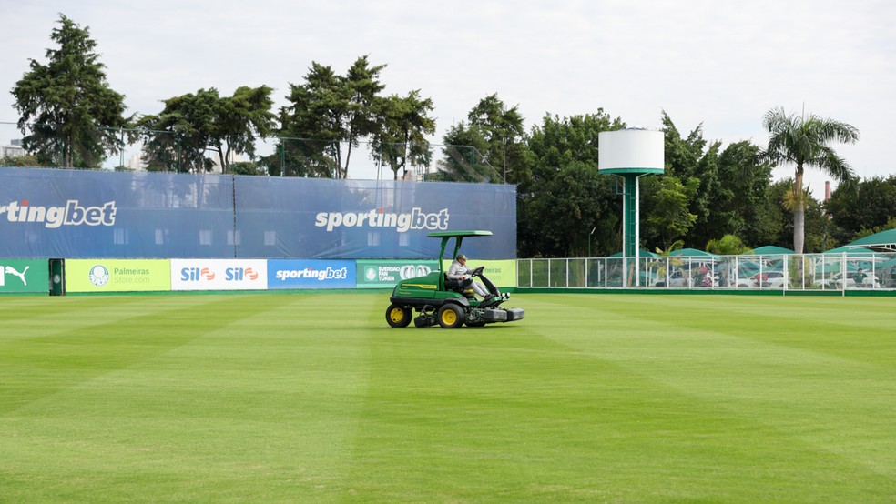 As reformas do gramado na Academia de Futebol do Palmeiras