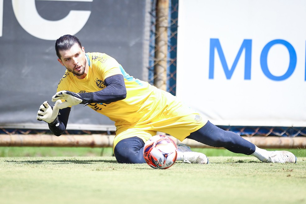 Contratado em 2025, Tiago Volpi ainda não é unanimidade na posição