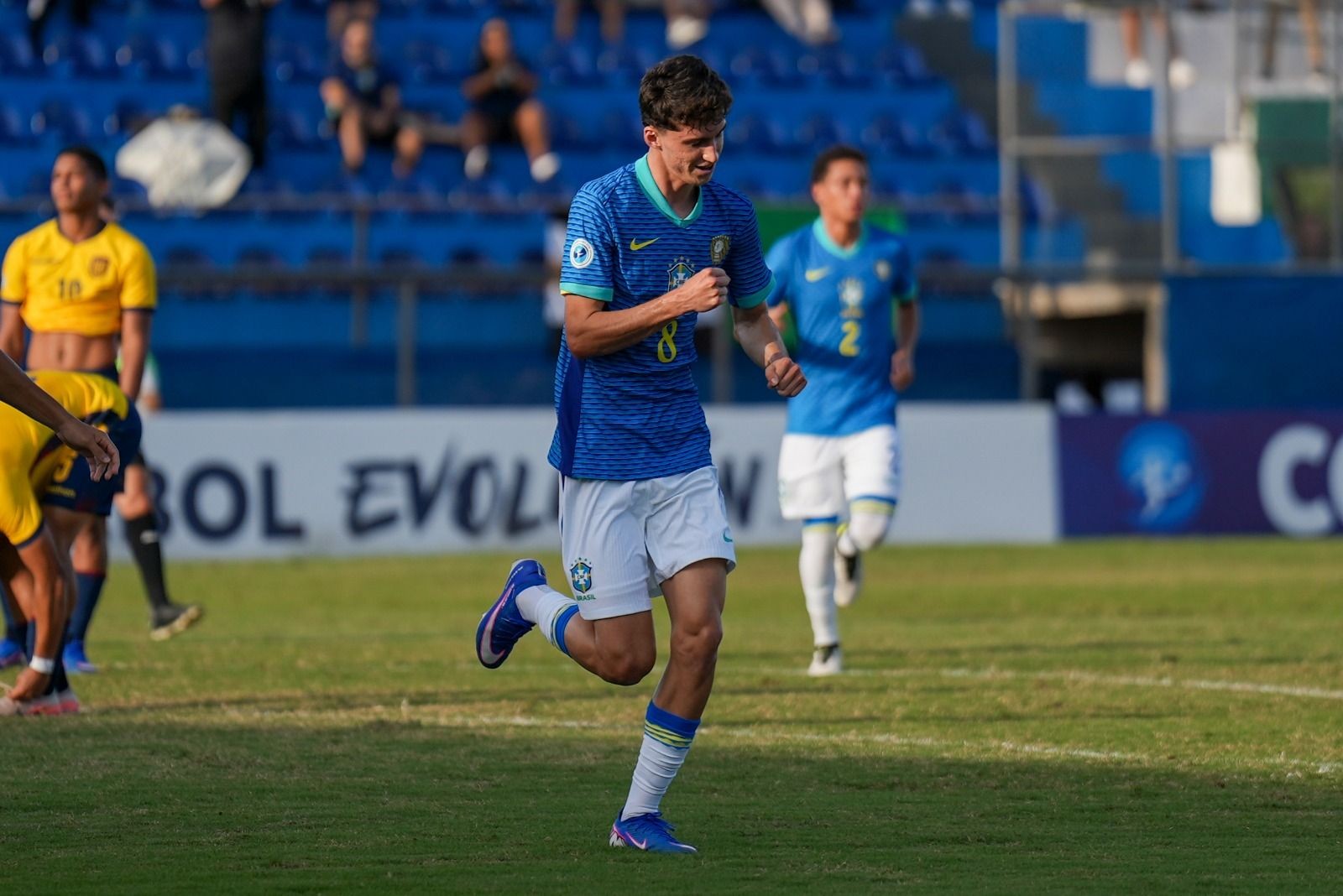 Cruzeiro acerta compra definitiva de Eduardo Pape com multa de € 100 milhões