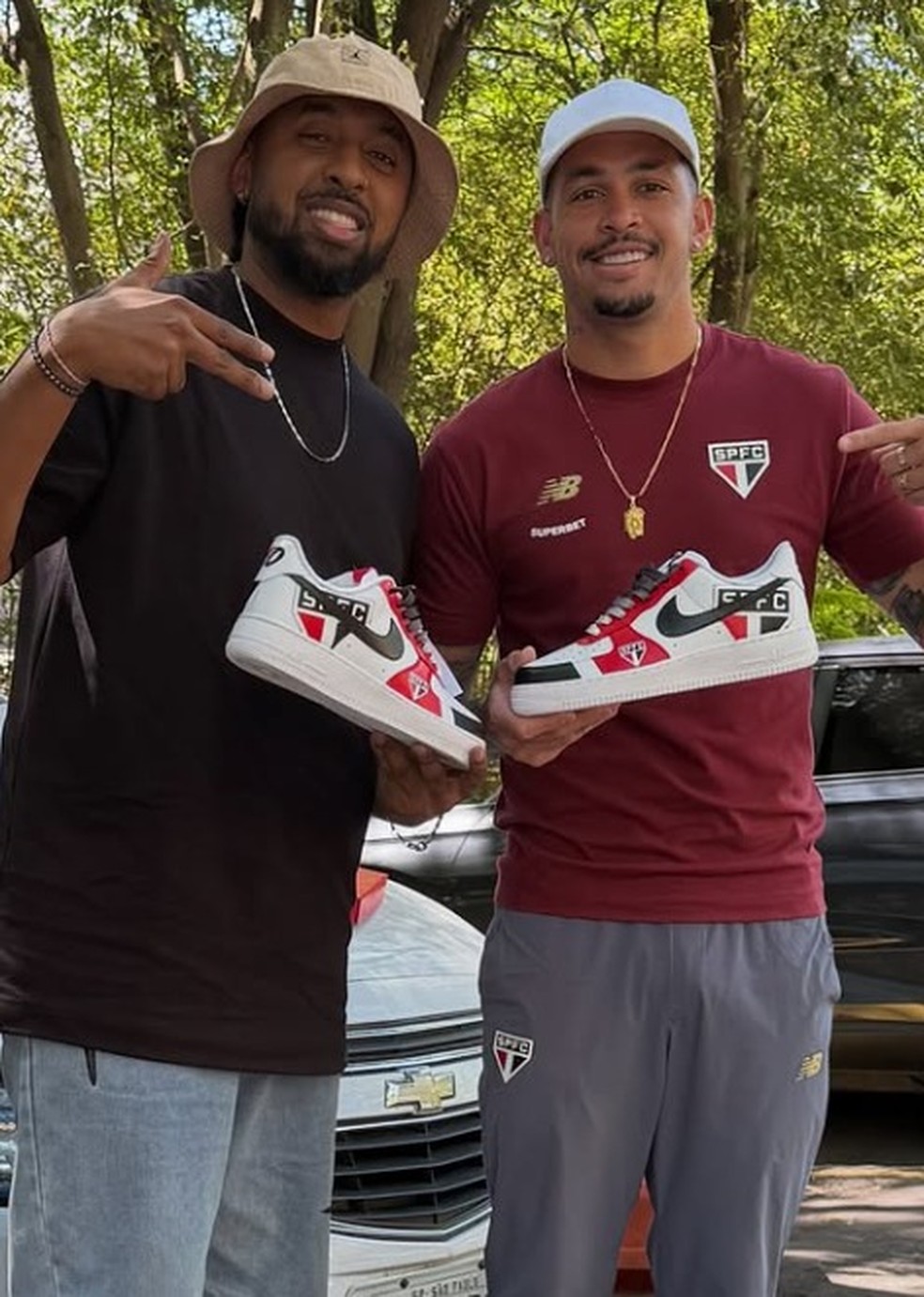 Luciano tem tênis personalizado com símbolos do São Paulo