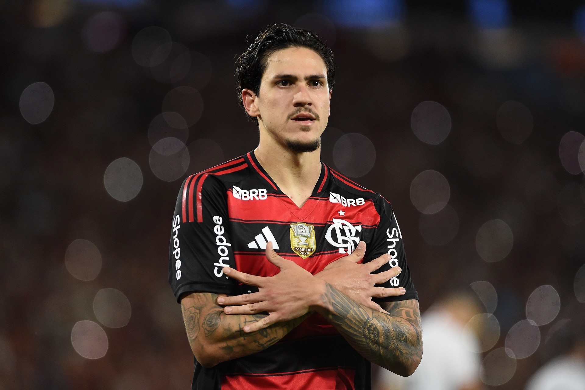 Pedro supera polêmicas, recebe oferta milionária e vira praticamente inegociável no Flamengo