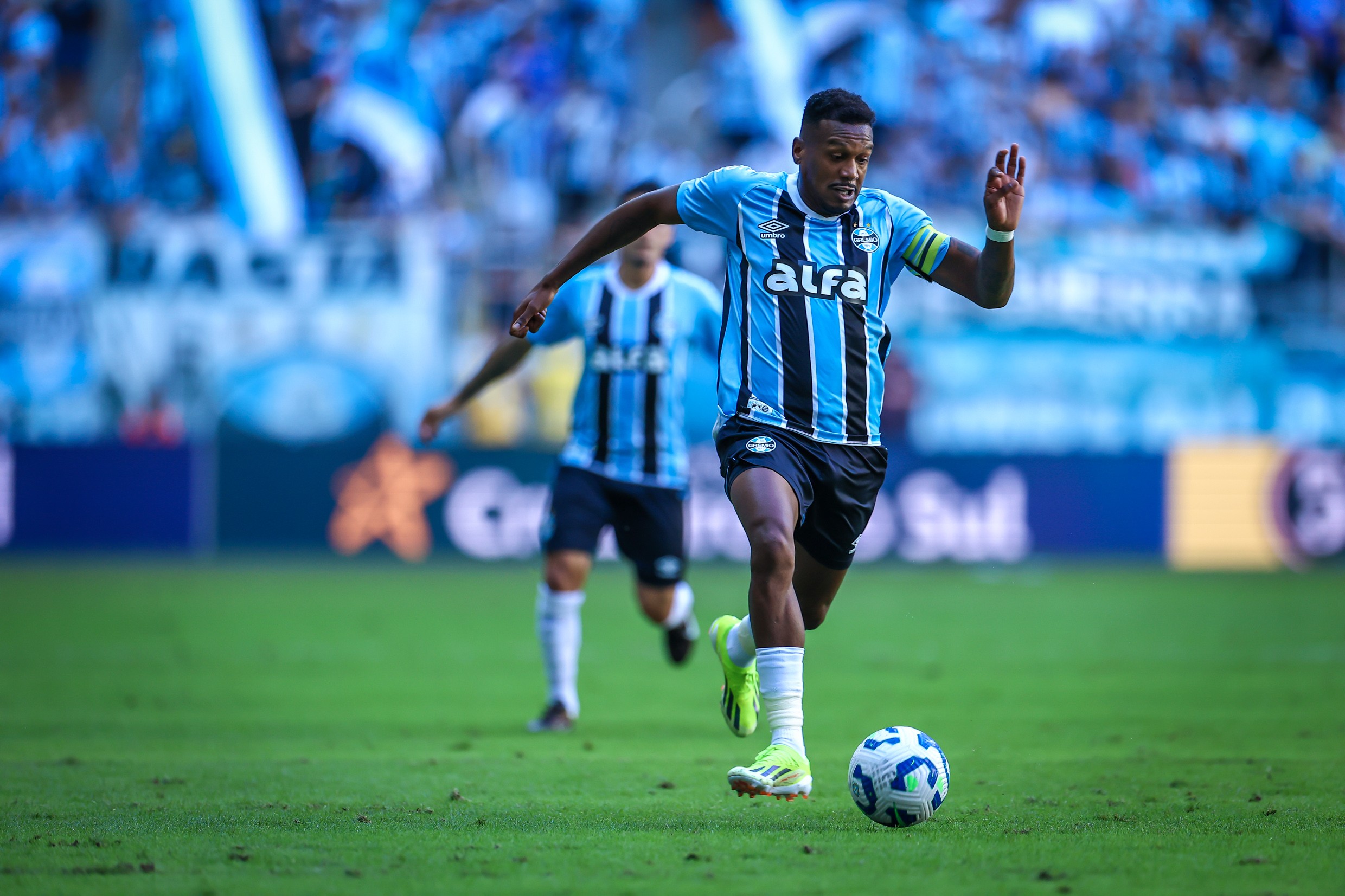 Grêmio busca um auxiliar para o meia; entenda a função 