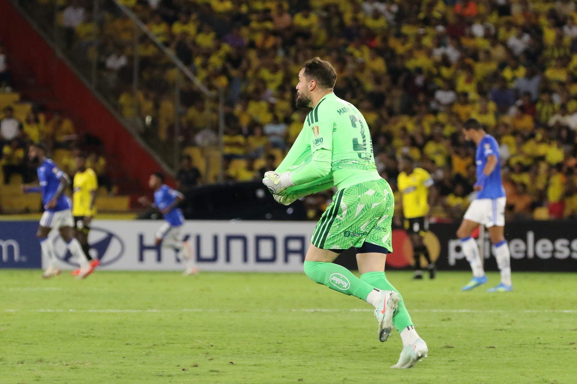 Matheus Cunha defende sua postura em meio à controvérsia com Walace: Meu caráter e índole prevalecem