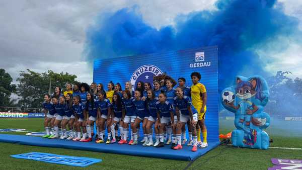 Cruzeiro apresenta equipe feminina e nova mascote em evento oficial