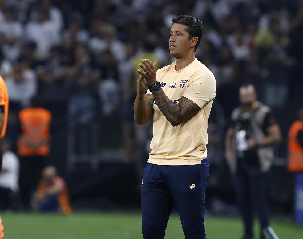 Carpini durante Corinthians x São Paulo, em Itaquera — Foto: Rubens Chiri/saopaulofc.net