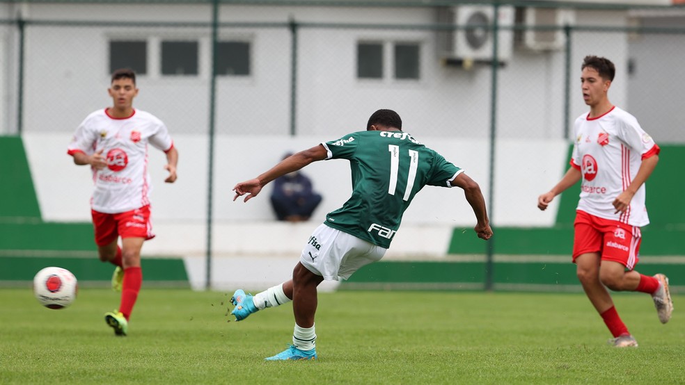 Atacante Fernando marca o gol da vitória e garante Palmeiras na semifinal  do Paulista Sub-20 - Un1que Football